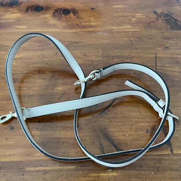 Great condition cute, spring Kate Spade handbag. - Picture 4 of 8